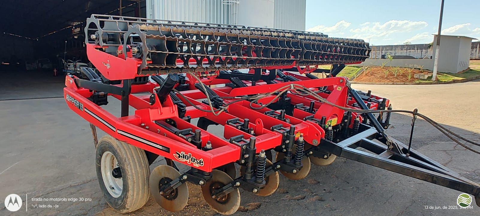IMPLEMENTOS AGRICOLAS ESCARIFICADOR 13 HASTES DISCO CORTE Machine Tratores LAVRAS MINAS GERAIS MG